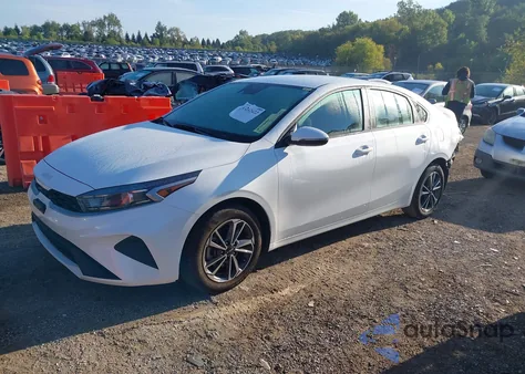 2024 Kia Forte Lxs z USA, uszkodzony, nr VIN 3KPF24AD0RE703227